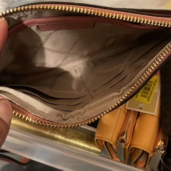 New Michael Kors 💕 jet set charm zip wirstlet - Picture 7 of 9